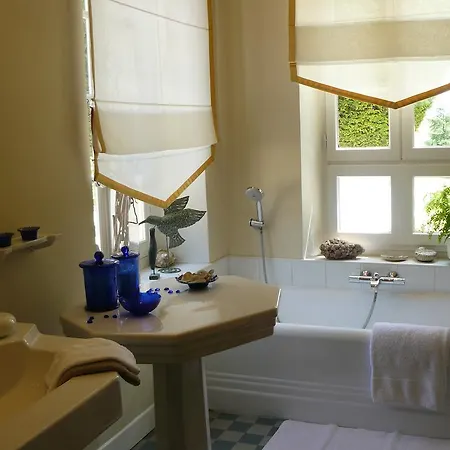 Chateau Larroze Bed & Breakfast