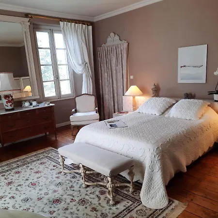 לינה וארוחת בוקר Chateau Larroze