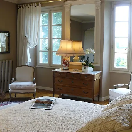 לינה וארוחת בוקר Chateau Larroze *